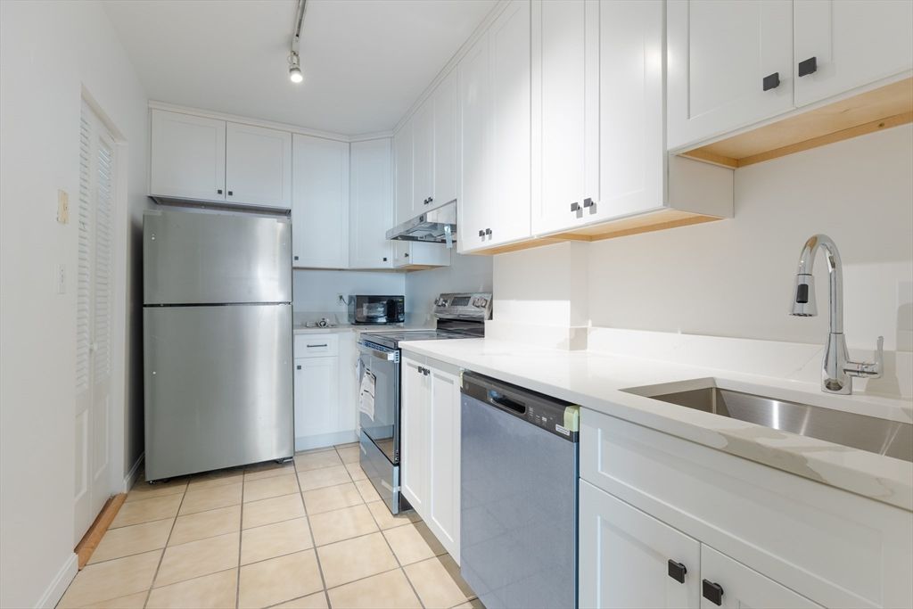 100 Marion St. 22, Brookline, MA 02446