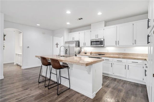 4048 J-9, Lancaster, CA 93536