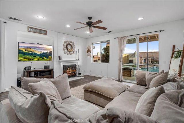 4048 J-9, Lancaster, CA 93536