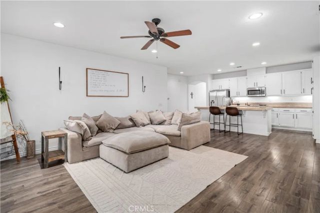 4048 J-9, Lancaster, CA 93536