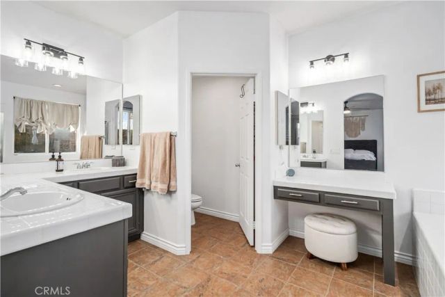 4048 J-9, Lancaster, CA 93536