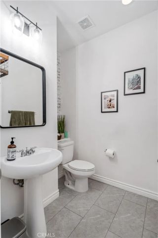 4048 J-9, Lancaster, CA 93536