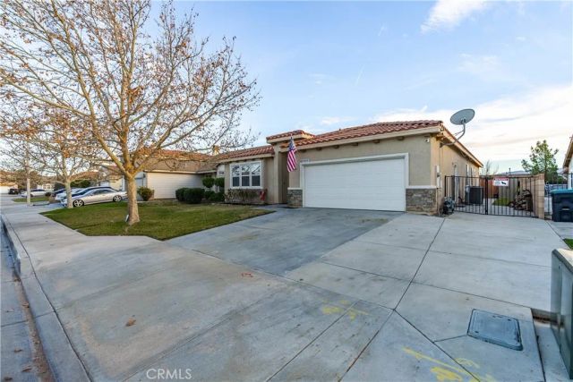 4048 J-9, Lancaster, CA 93536