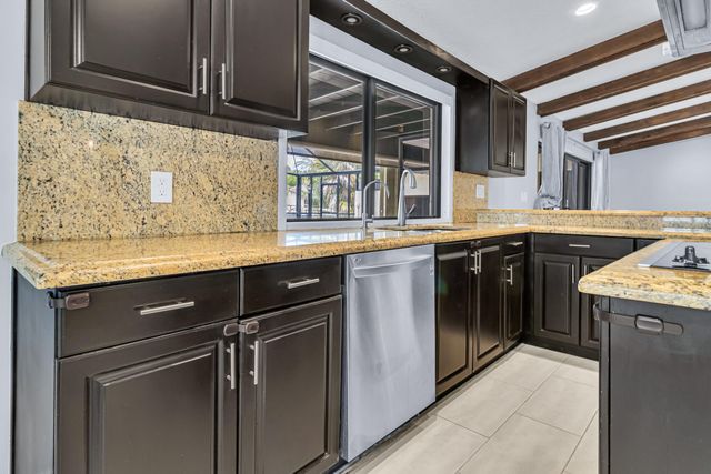 1083 NW 97th Avenue, Plantation, FL 33322