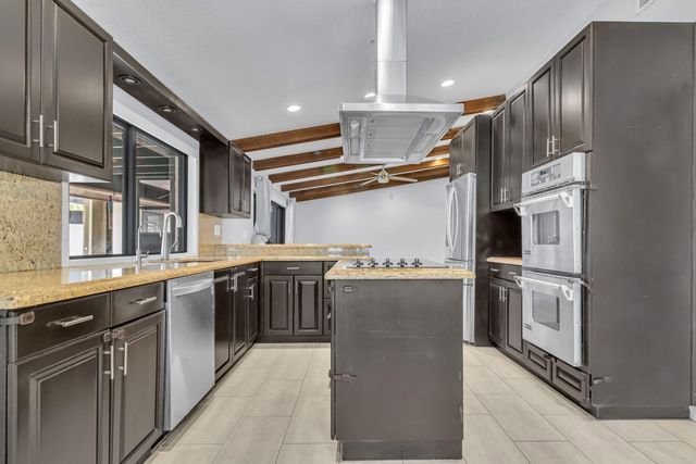 1083 NW 97th Avenue, Plantation, FL 33322