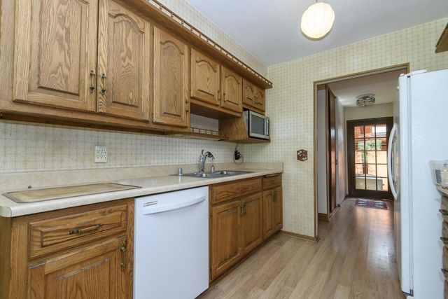 S87W27350 Ridgeway COURT, Mukwonago, WI 53149