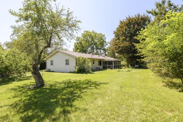S87W27350 Ridgeway COURT, Mukwonago, WI 53149