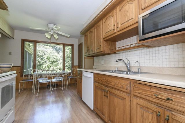 S87W27350 Ridgeway COURT, Mukwonago, WI 53149