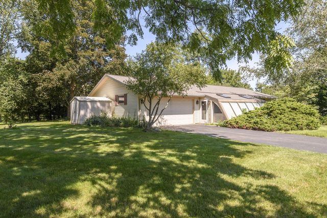 S87W27350 Ridgeway COURT, Mukwonago, WI 53149