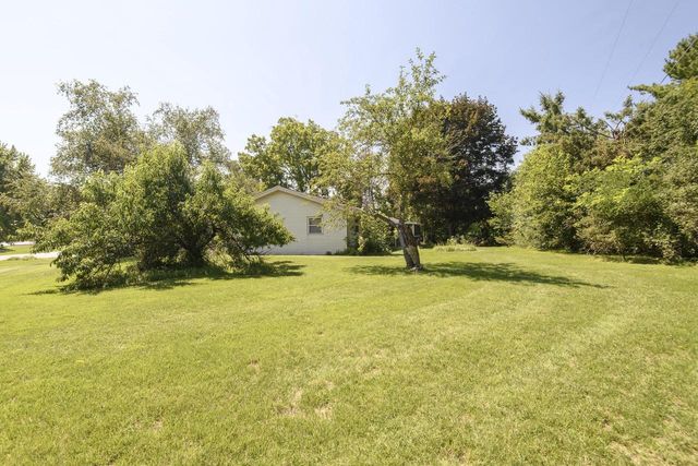 S87W27350 Ridgeway COURT, Mukwonago, WI 53149