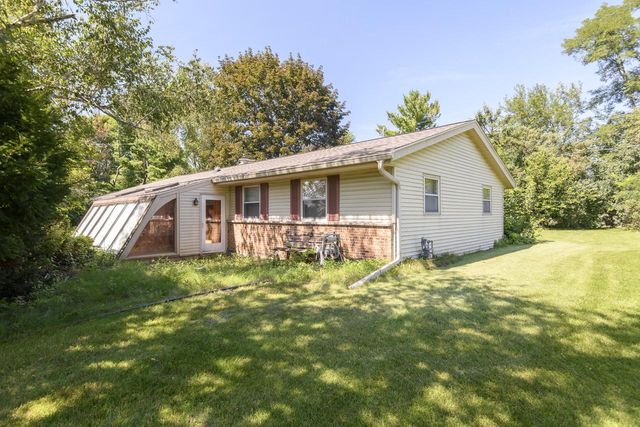 S87W27350 Ridgeway COURT, Mukwonago, WI 53149