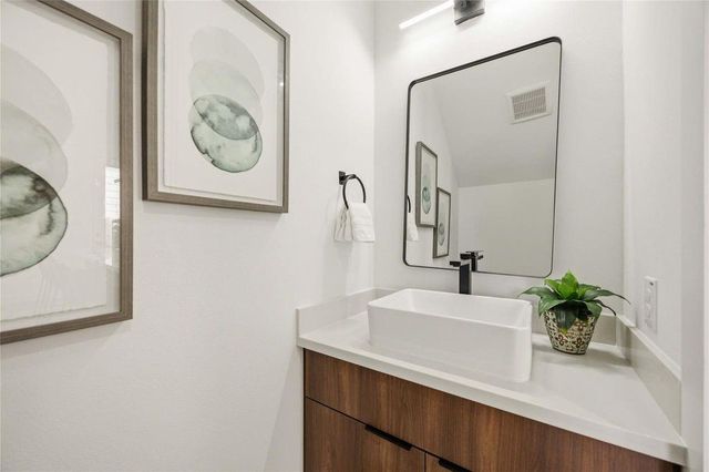 7130 Saint Augustine Street B, Houston, TX 77021