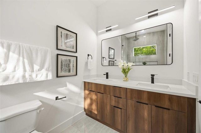 7130 Saint Augustine Street B, Houston, TX 77021