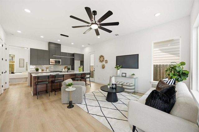 7130 Saint Augustine Street B, Houston, TX 77021