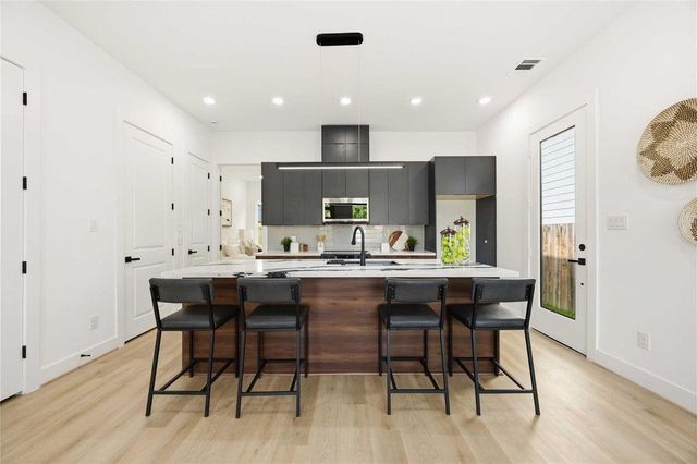 7130 Saint Augustine Street B, Houston, TX 77021