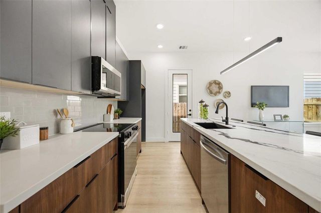 7130 Saint Augustine Street B, Houston, TX 77021