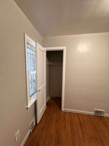 11704 Greenview Avenue, Detroit, MI 48228