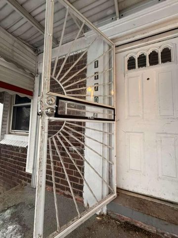 11704 Greenview Avenue, Detroit, MI 48228