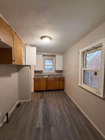 11704 Greenview Avenue, Detroit, MI 48228