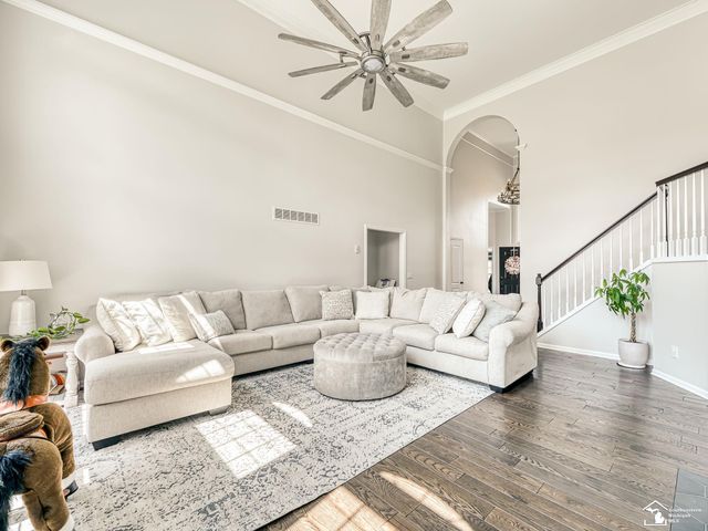 816 Regents Park Drive, Monroe, MI 48161