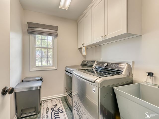 816 Regents Park Drive, Monroe, MI 48161