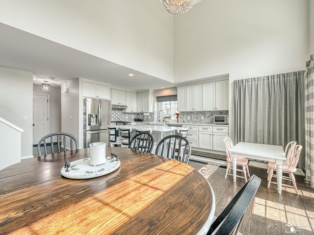816 Regents Park Drive, Monroe, MI 48161