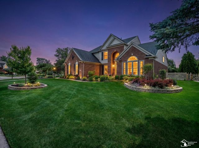 816 Regents Park Drive, Monroe, MI 48161