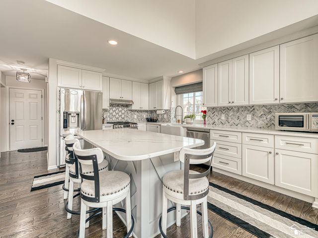816 Regents Park Drive, Monroe, MI 48161