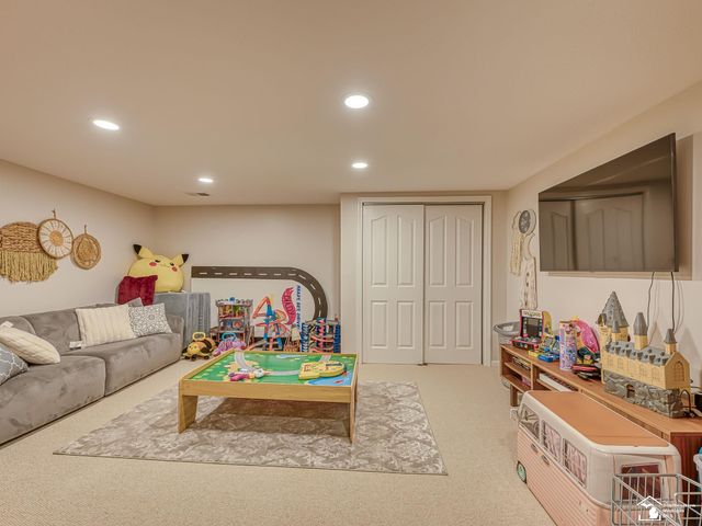 816 Regents Park Drive, Monroe, MI 48161