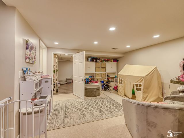 816 Regents Park Drive, Monroe, MI 48161