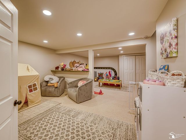 816 Regents Park Drive, Monroe, MI 48161