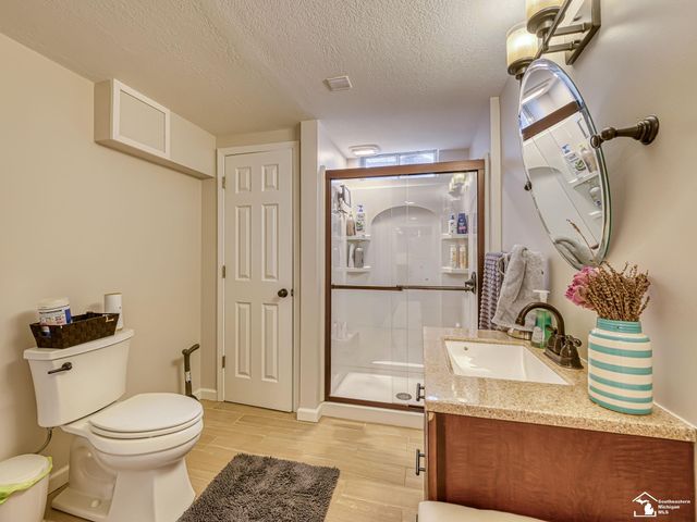 816 Regents Park Drive, Monroe, MI 48161
