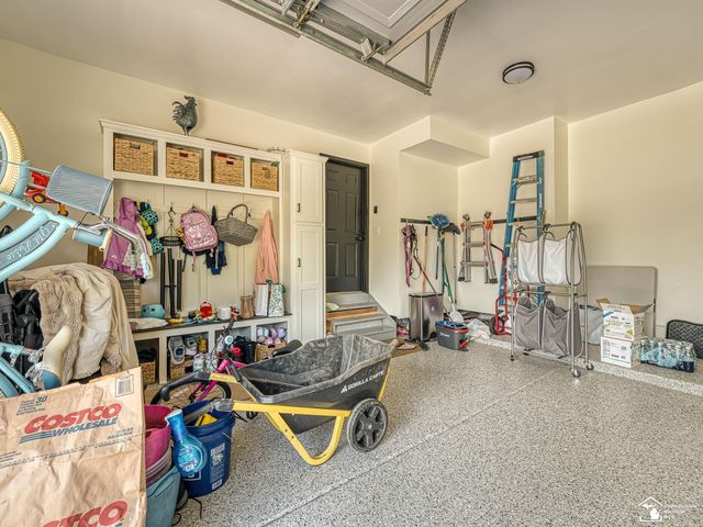816 Regents Park Drive, Monroe, MI 48161