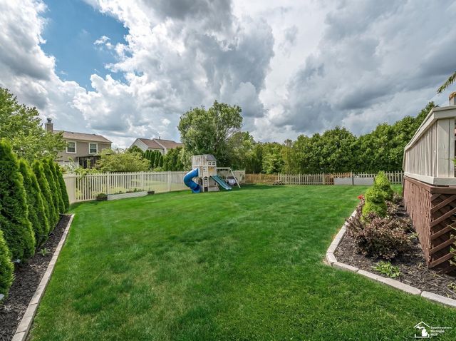 816 Regents Park Drive, Monroe, MI 48161