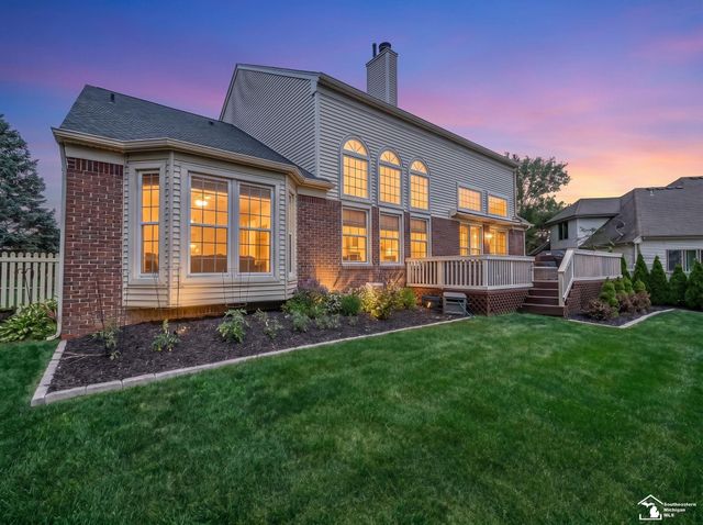 816 Regents Park Drive, Monroe, MI 48161