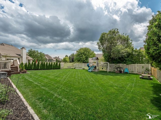 816 Regents Park Drive, Monroe, MI 48161