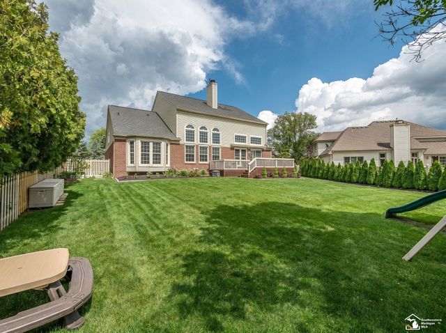 816 Regents Park Drive, Monroe, MI 48161