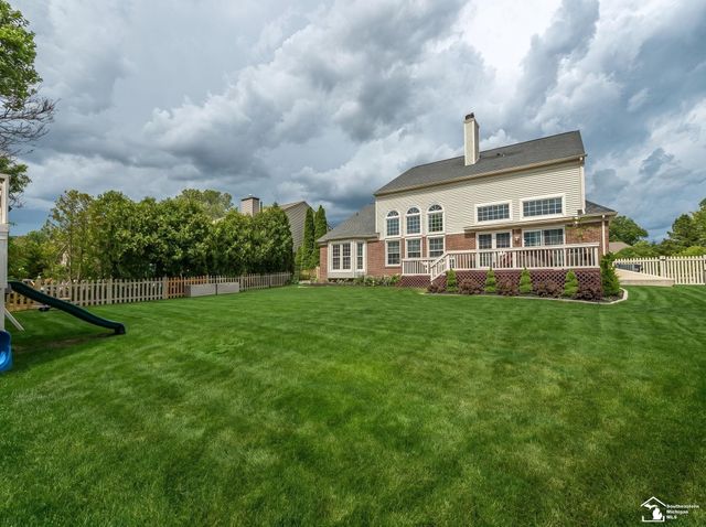 816 Regents Park Drive, Monroe, MI 48161
