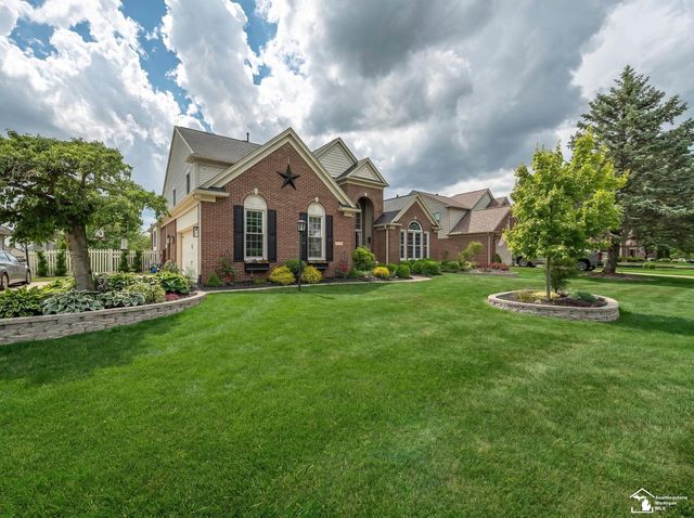 816 Regents Park Drive, Monroe, MI 48161