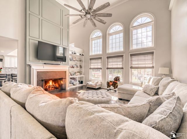 816 Regents Park Drive, Monroe, MI 48161