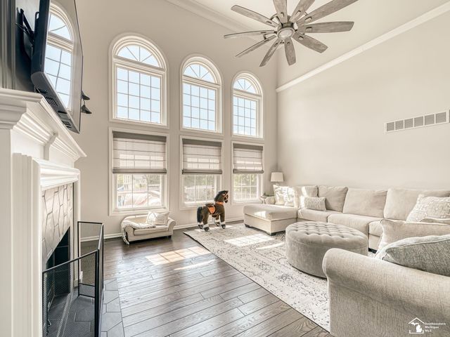 816 Regents Park Drive, Monroe, MI 48161