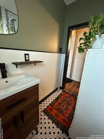 18214 SCENIC LOOP RD, Helotes, TX 78023