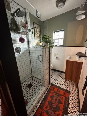 18214 SCENIC LOOP RD, Helotes, TX 78023
