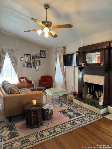18214 SCENIC LOOP RD, Helotes, TX 78023