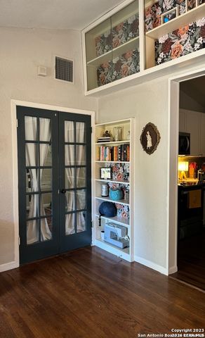 18214 SCENIC LOOP RD, Helotes, TX 78023