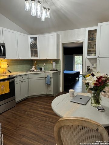 18214 SCENIC LOOP RD, Helotes, TX 78023