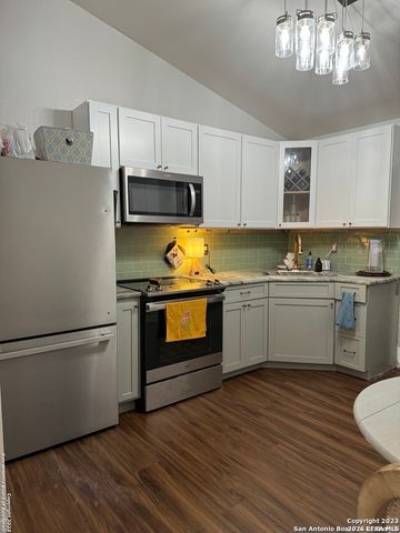 18214 SCENIC LOOP RD, Helotes, TX 78023
