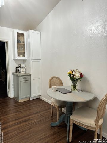 18214 SCENIC LOOP RD, Helotes, TX 78023