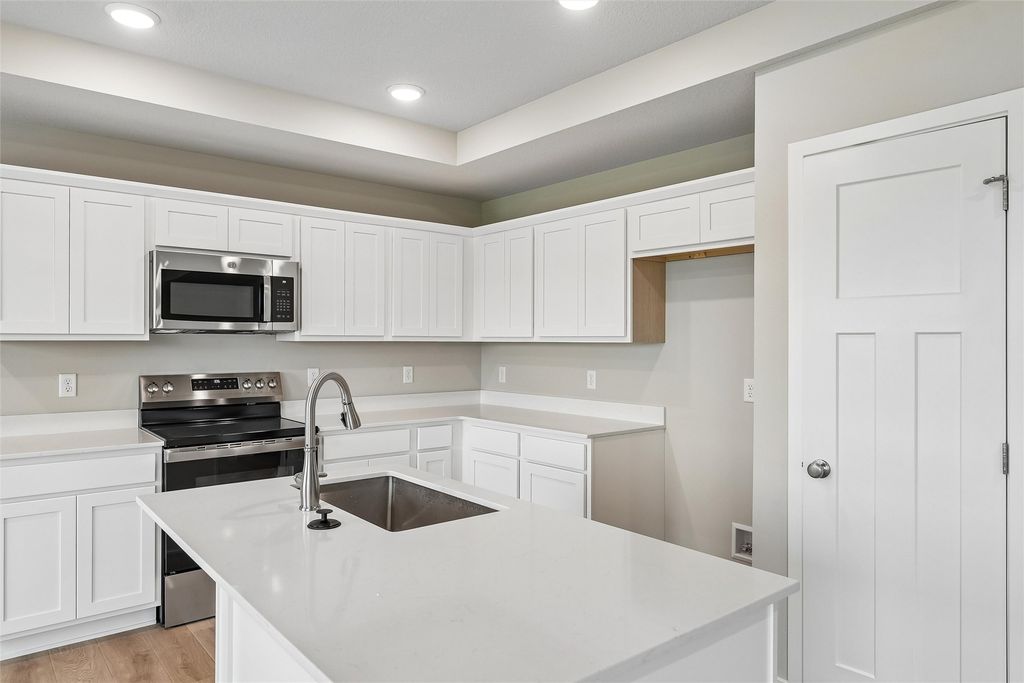 212 S Walnut Drive, Norwalk, IA 50211
