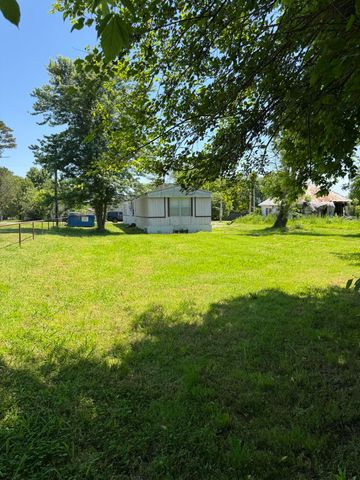 160 E Haynes Street, Vinita, OK 74301